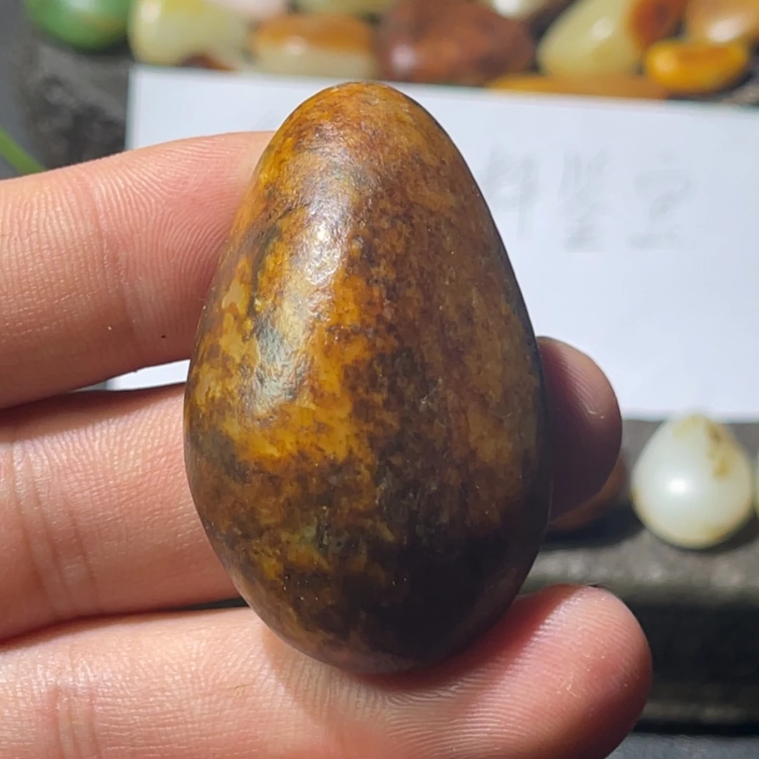 和田玉（糖玉）未镶嵌珠宝奇石