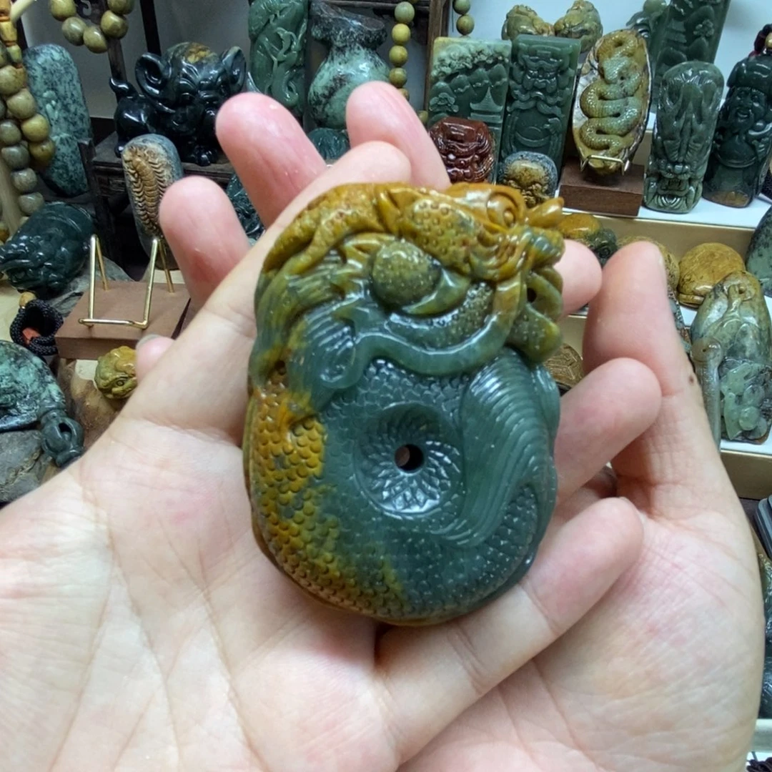 未镶嵌岫岩河磨玉（透闪石质玉）把件清***岳