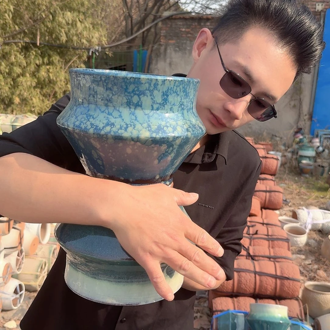 紫砂花盆口18高17（两个胡巴