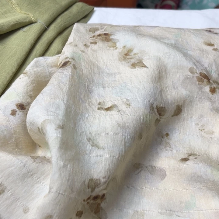 天丝（莱赛尔纤维）咖色印花1米。