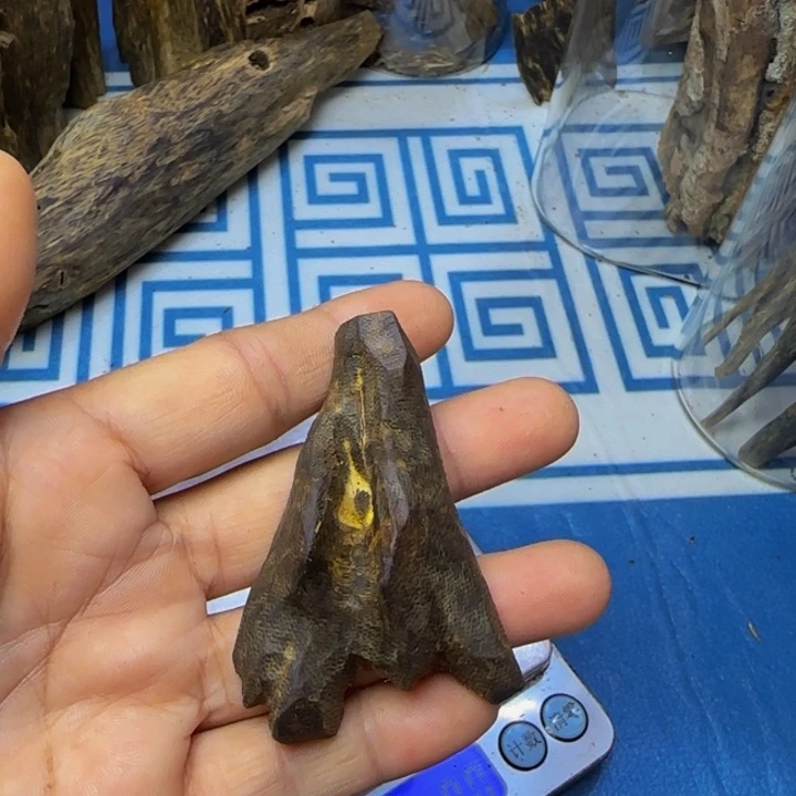 木母树紫奇小吊坠8克