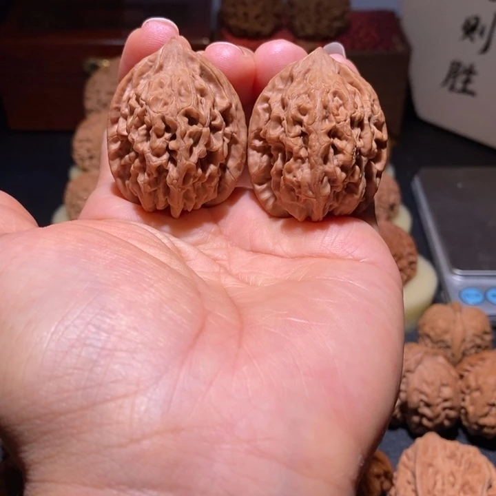 文玩核桃吊坠太行鸡心35