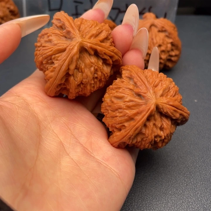 用***3文玩核桃吊坠白狮子