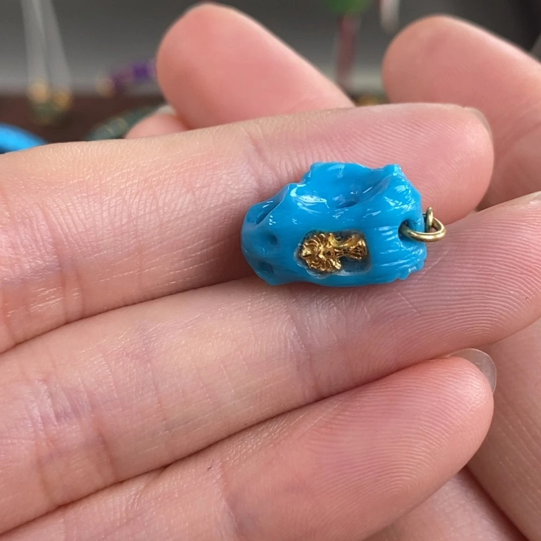 未镶嵌绿松石。千手卡环