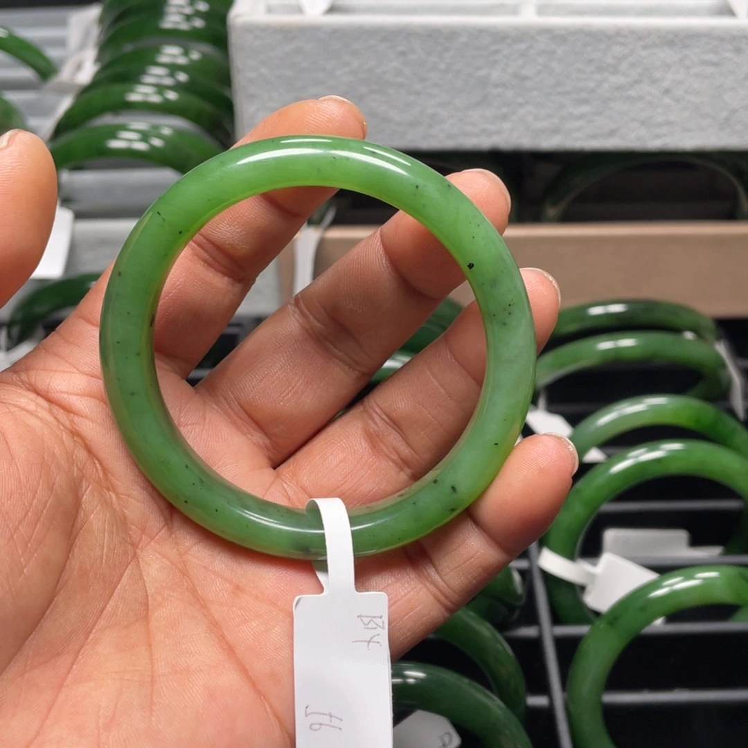 曾***姐和田玉（碧玉）未镶嵌手镯