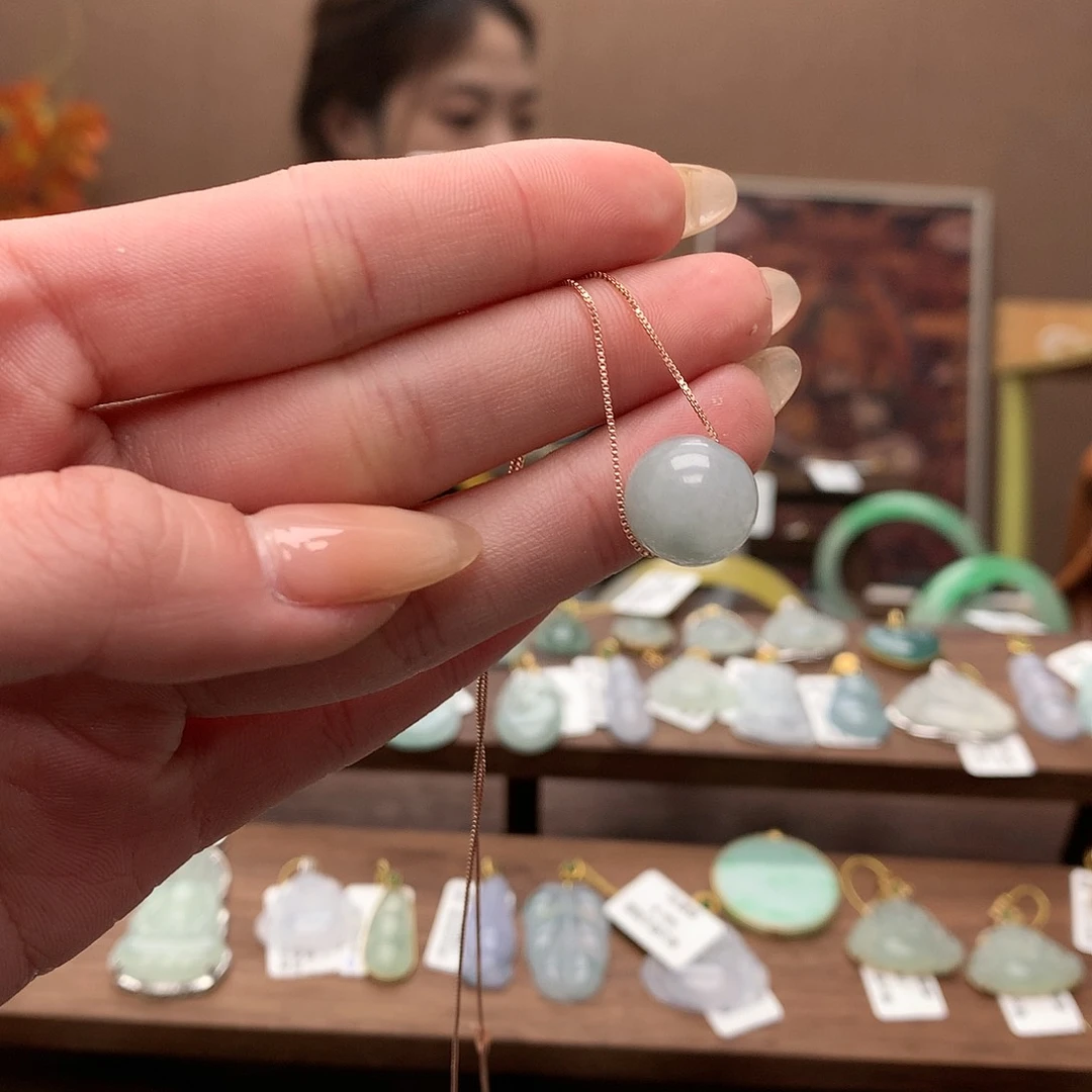 翡翠吊坠(赠链)未镶嵌