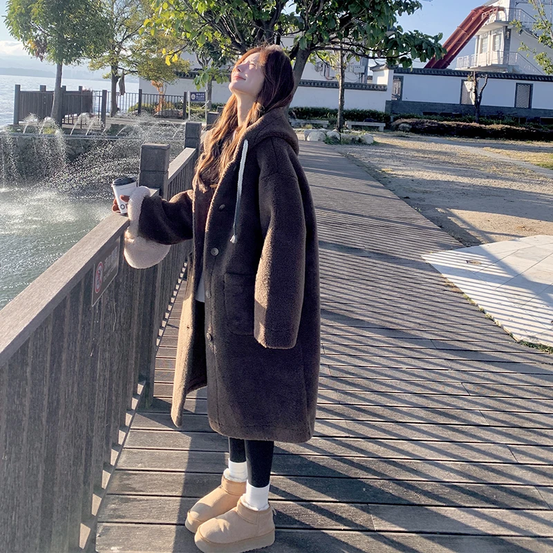 咖色连帽皮毛一体羊羔毛外套女冬2025新款韩版宽松流行爆款超好看