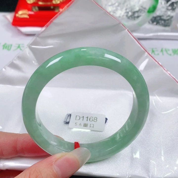 翡翠手镯未镶嵌  编号D1168 正圈56