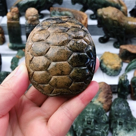 未镶嵌岫岩河磨玉（透闪石质玉）把件