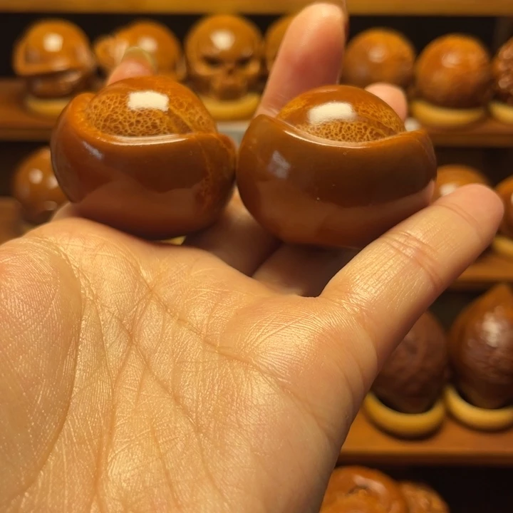 把件橄榄核元宝一对