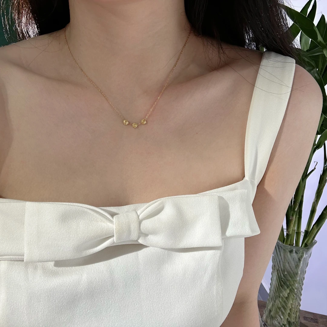 钛钢项链 8704小花朵【玫瑰的故事】三朵小花甜美冷淡风锁骨链轻奢