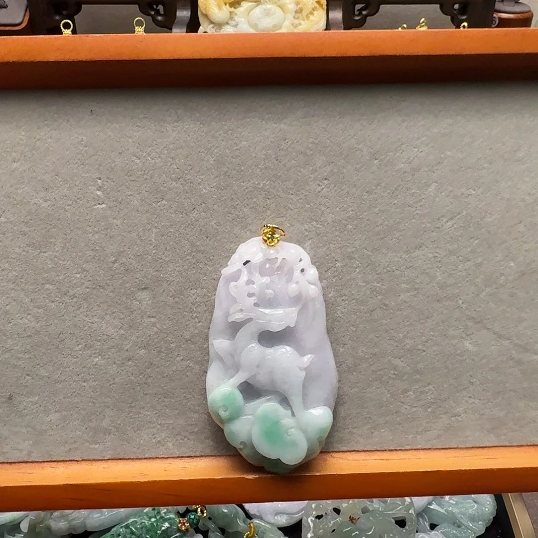 翡翠未镶嵌吊坠(赠链)