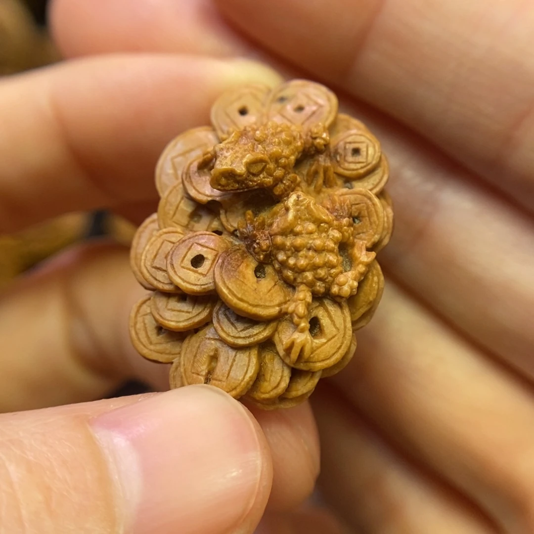 金蟾双面满工潍坊核雕桃核雕刻