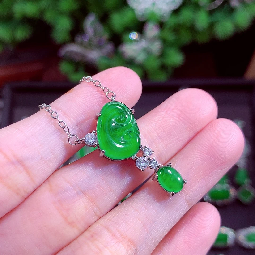 颈饰未镶嵌翡翠天然