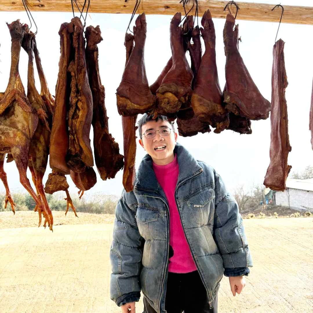 【自制烟熏腊肉】轩毛家恩施腊肉柴火烟熏 土猪农家自制腊肉