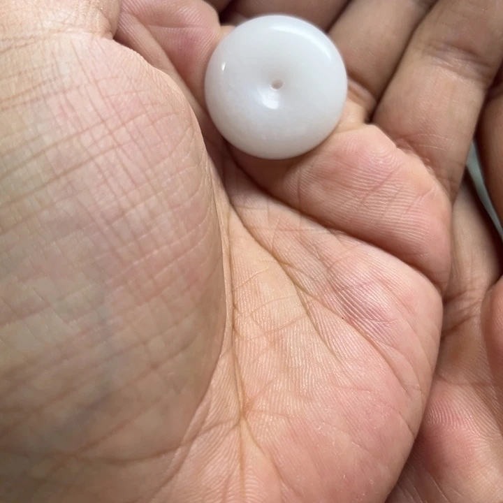 颈饰未镶嵌和田玉（白玉）