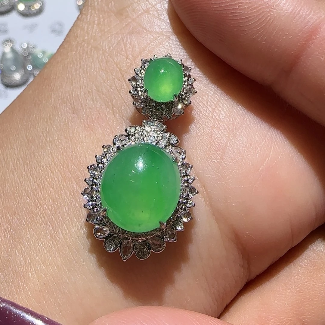 【闪购商品】颈饰18K金镶嵌翡翠天然