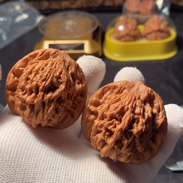 文玩核桃吊坠45虎头