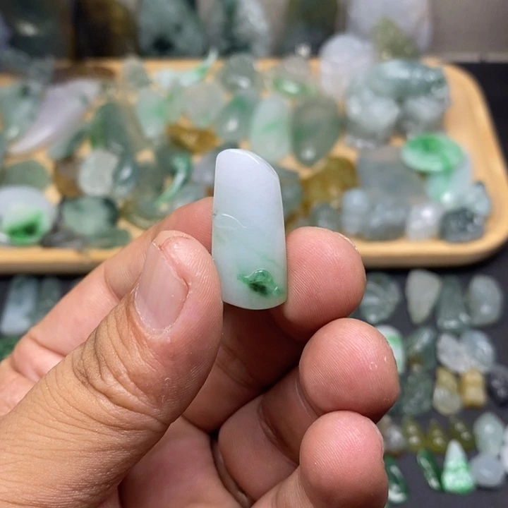 多***进颈饰未镶嵌翡翠竹子