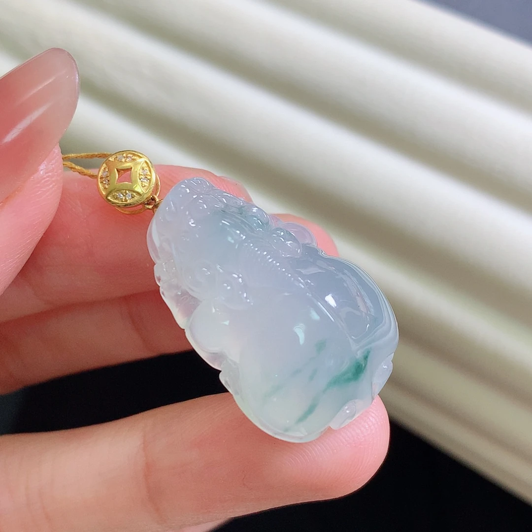 颈饰18K金镶嵌翡翠
