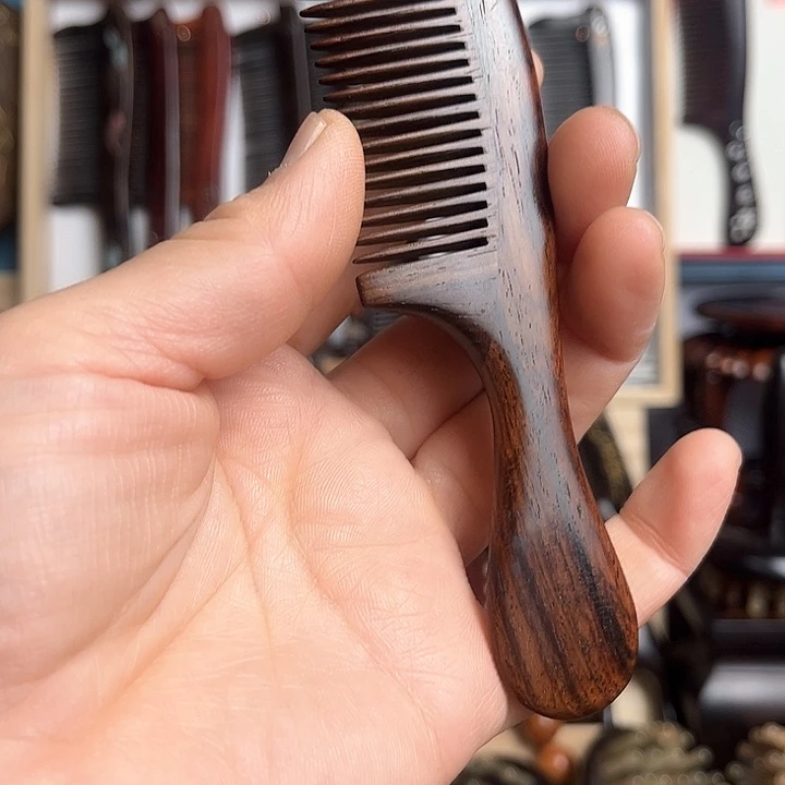 交趾黄檀（大红酸枝）予*红木小圆饼梳子