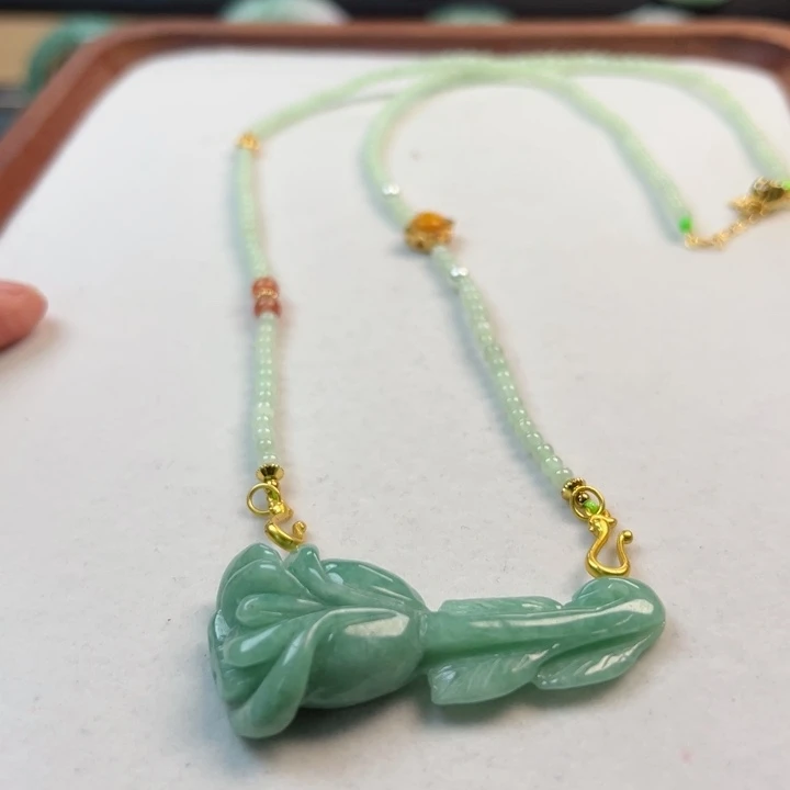 翡翠未镶嵌颈饰吊坠