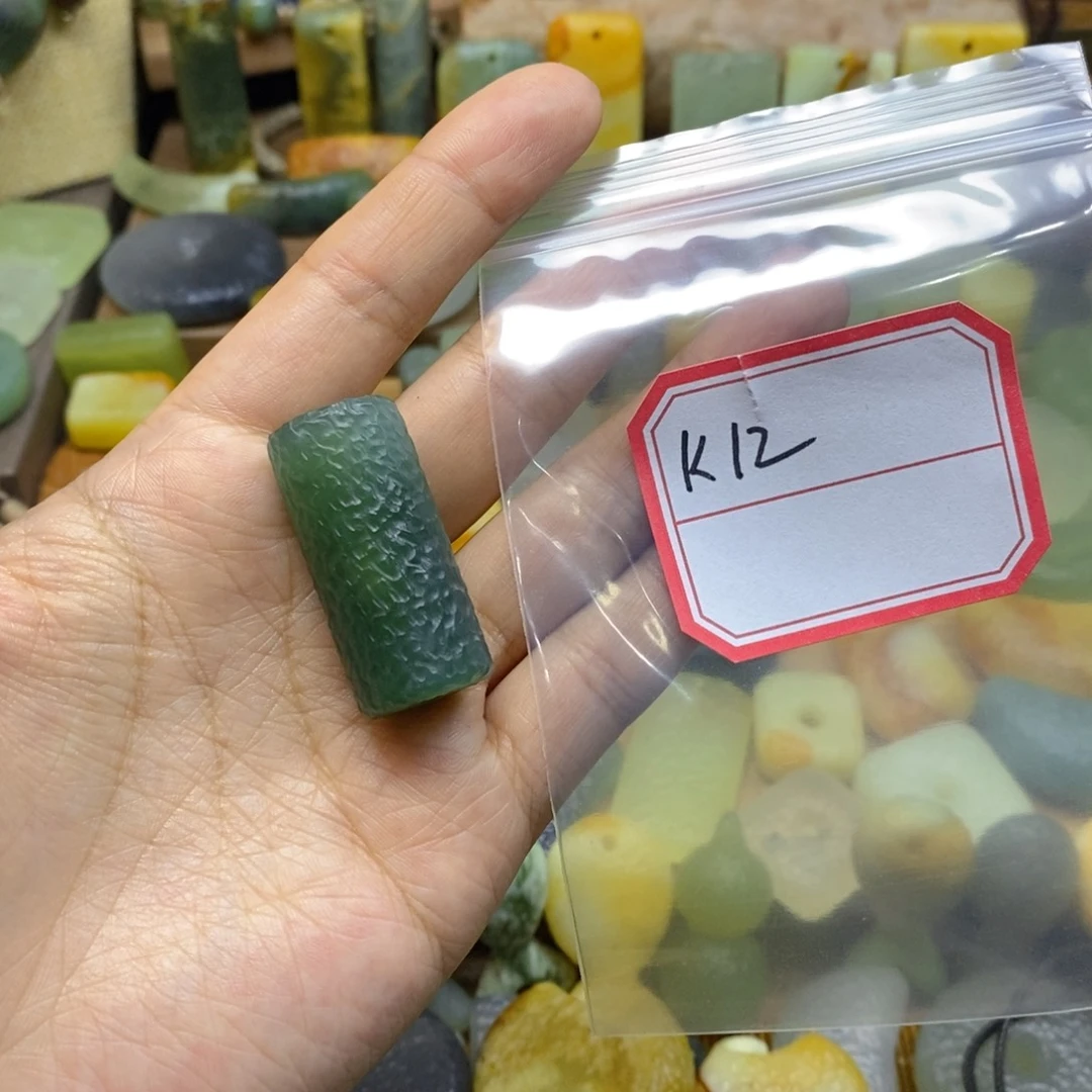 未镶嵌蛇纹石玉颈饰你**呀