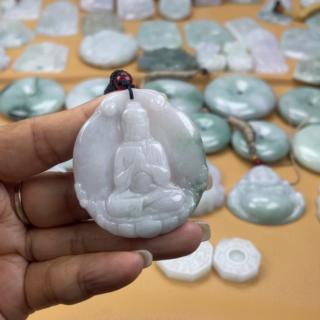 翡翠未镶嵌颈饰大日