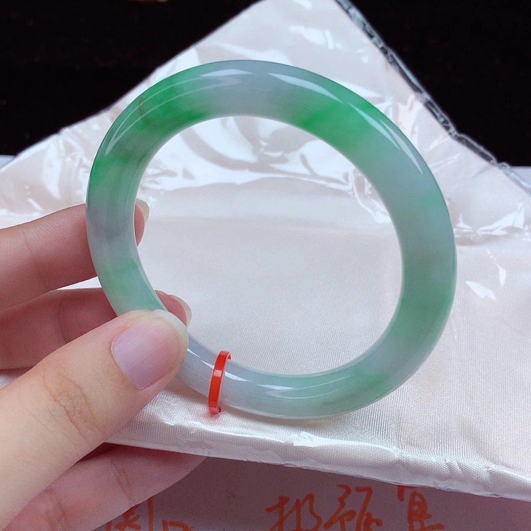 翡翠手镯（圆镯）未镶嵌天然