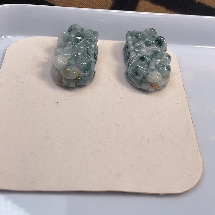 翡翠未镶嵌颈饰貔貅1对