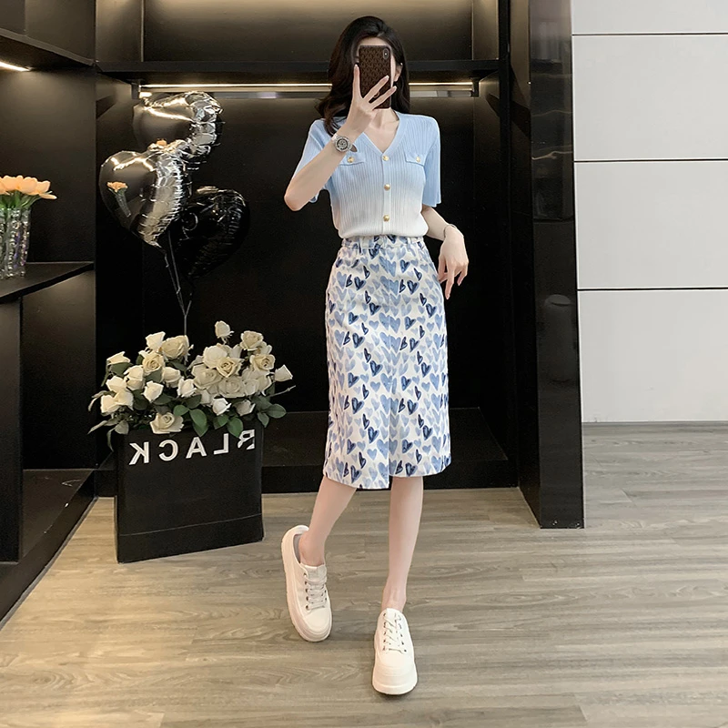 蓝色渐变针织衫短袖套装女夏季2025新款时尚显瘦牛仔半身裙两件套