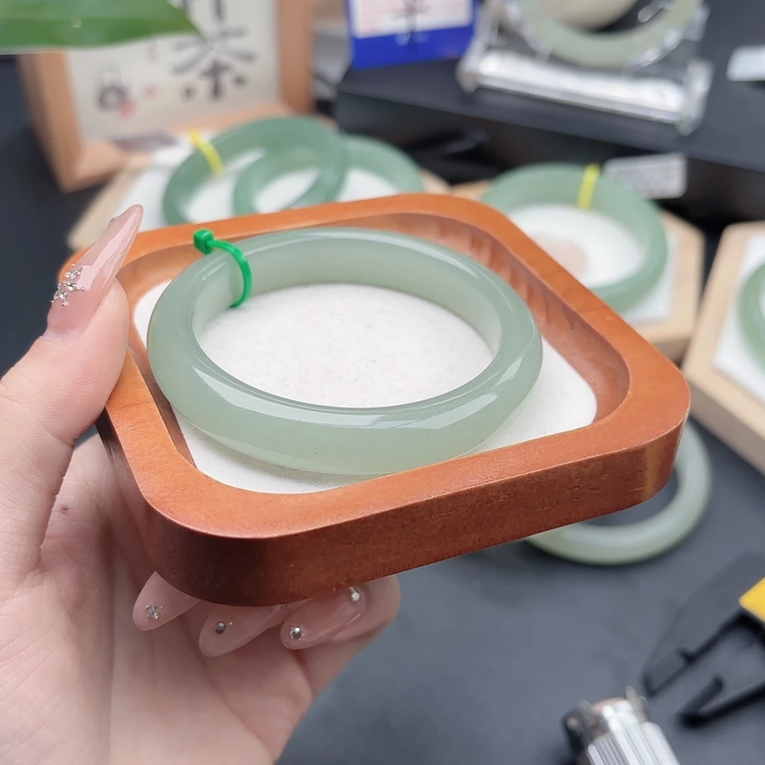 石英质玉未镶嵌手镯