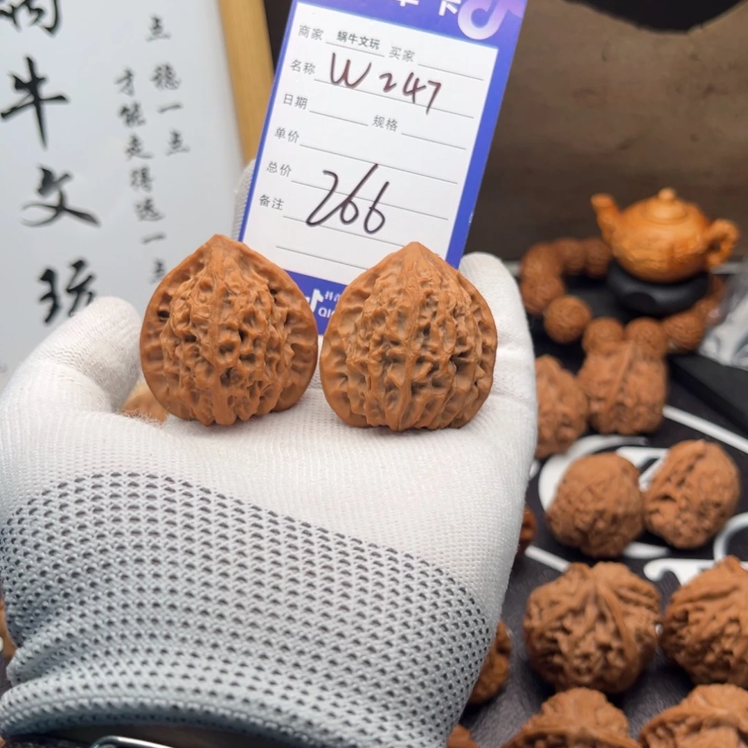 文玩核桃把件247金牛