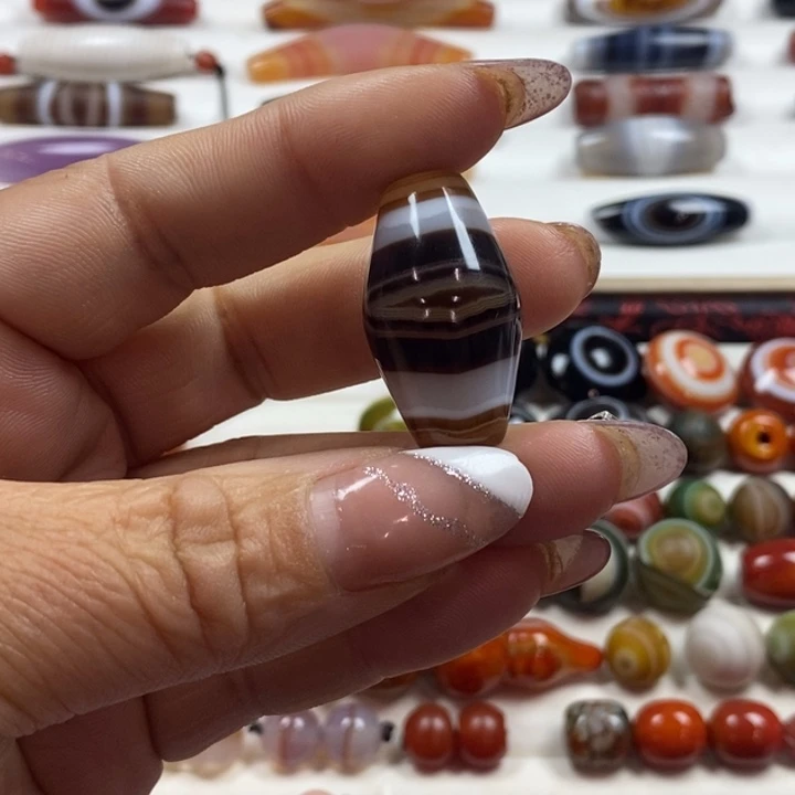 玛瑙/玉髓颈饰合金快**忧