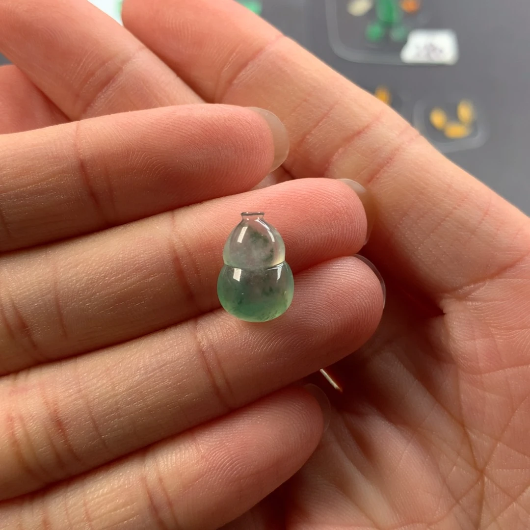 裸石翡翠嘉*顺翡翠葫芦