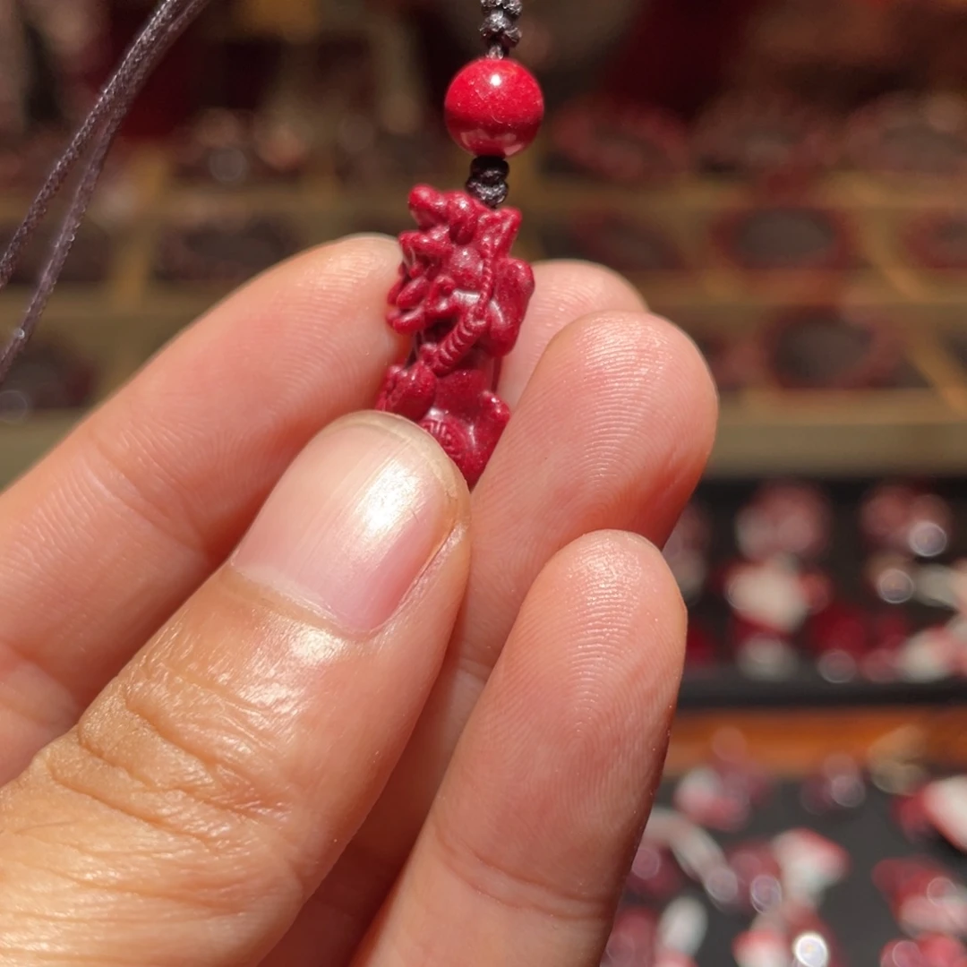 天然辰砂红晶砂貔貅手机挂件