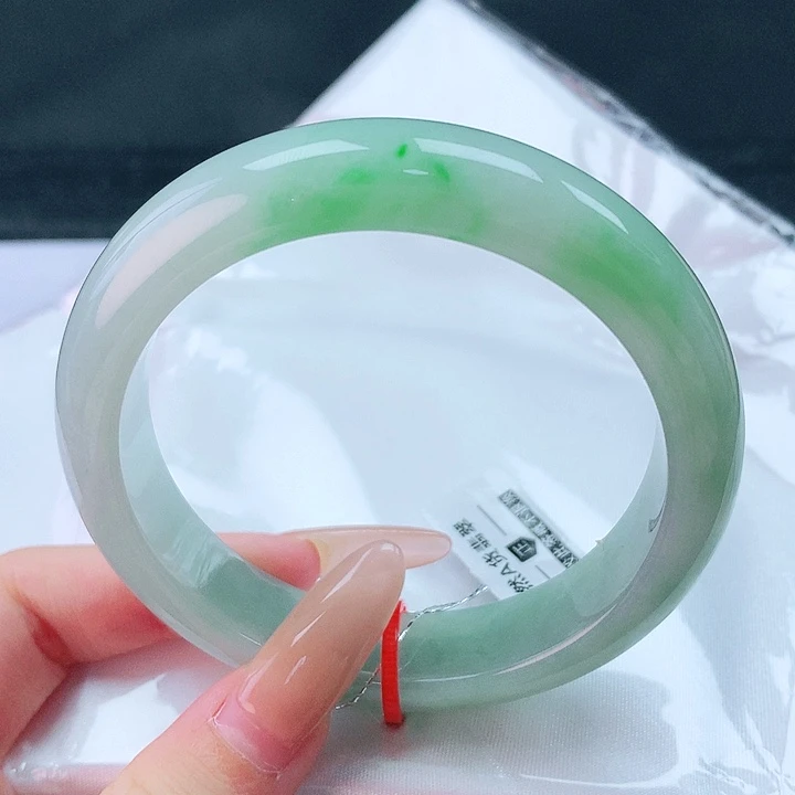 翡翠手镯未镶嵌56圈