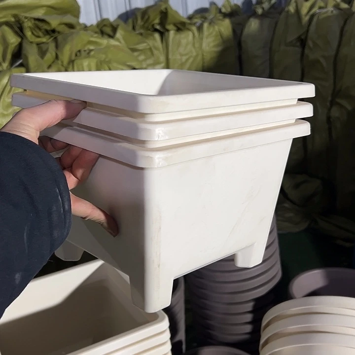 微瑕米白方球根26外径19高3个盆