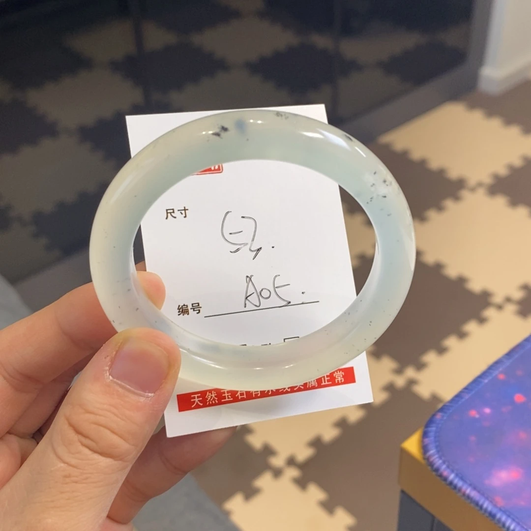 蛇纹石玉手镯未镶嵌玉**芊