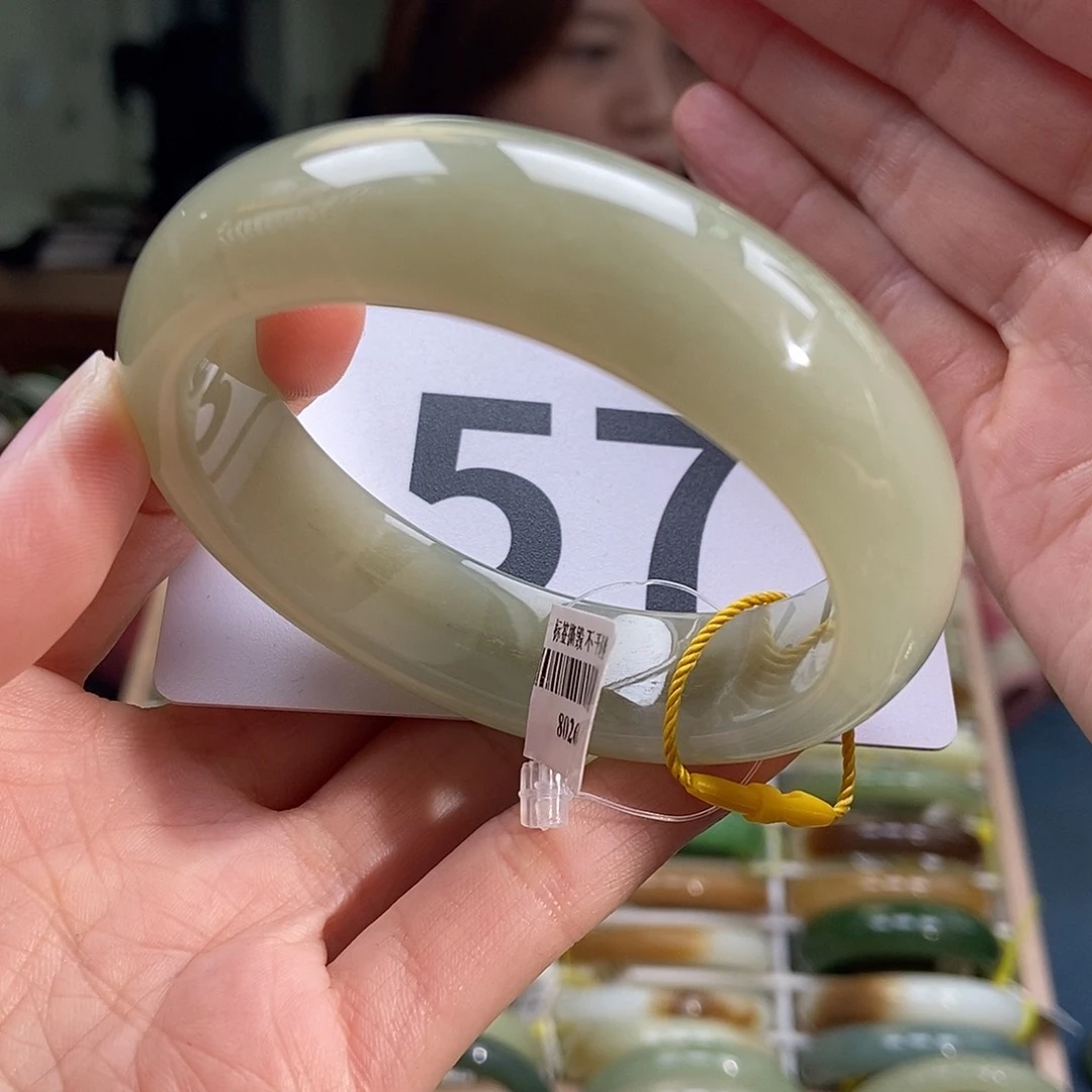 和田玉手镯未镶嵌纹