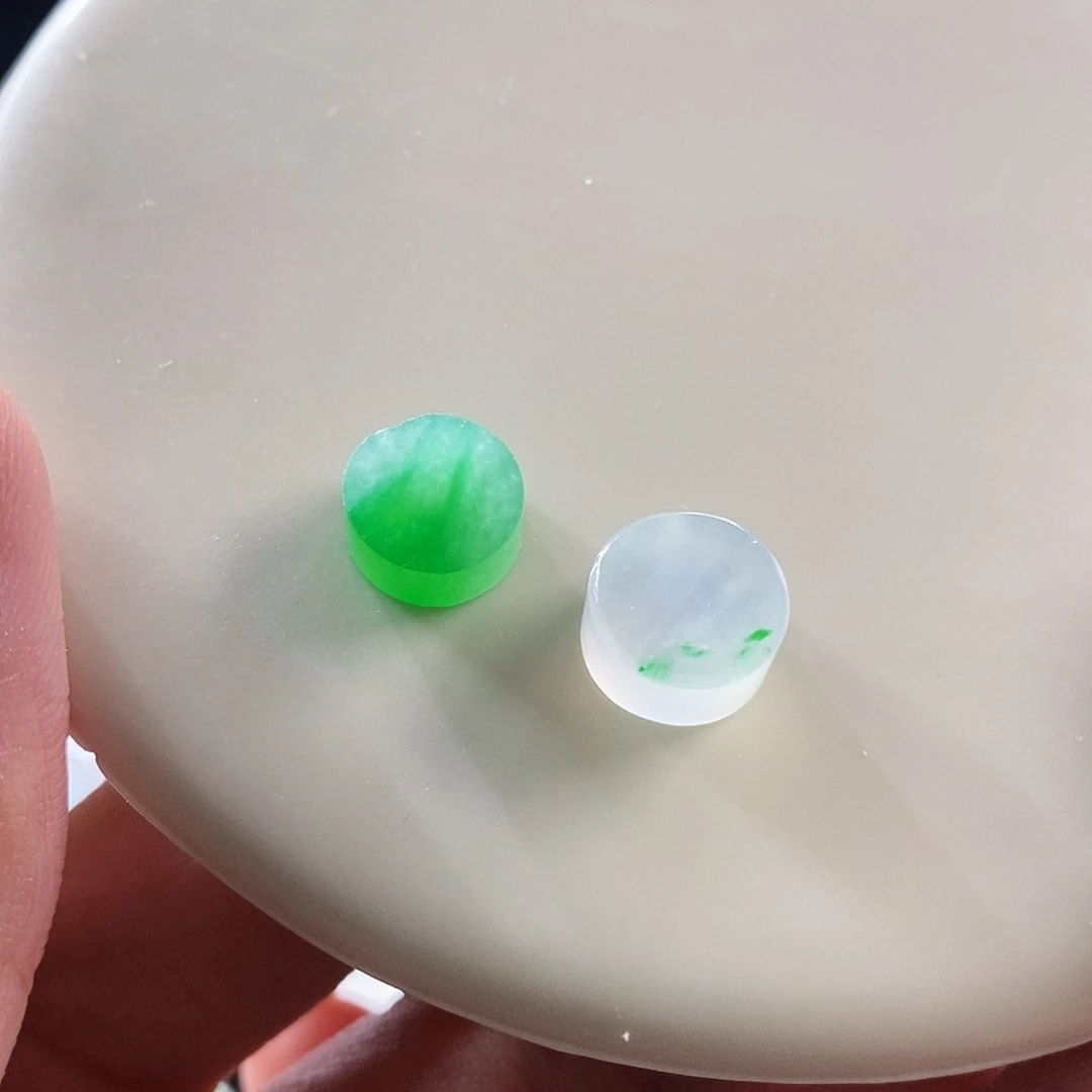 散珠翡翠不同价，发其一