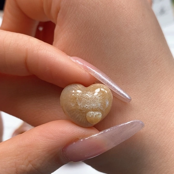 硅化玉手串未镶嵌爱心