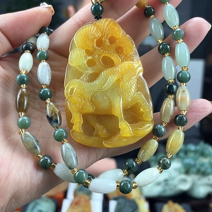 蛇纹石玉颈饰未镶嵌