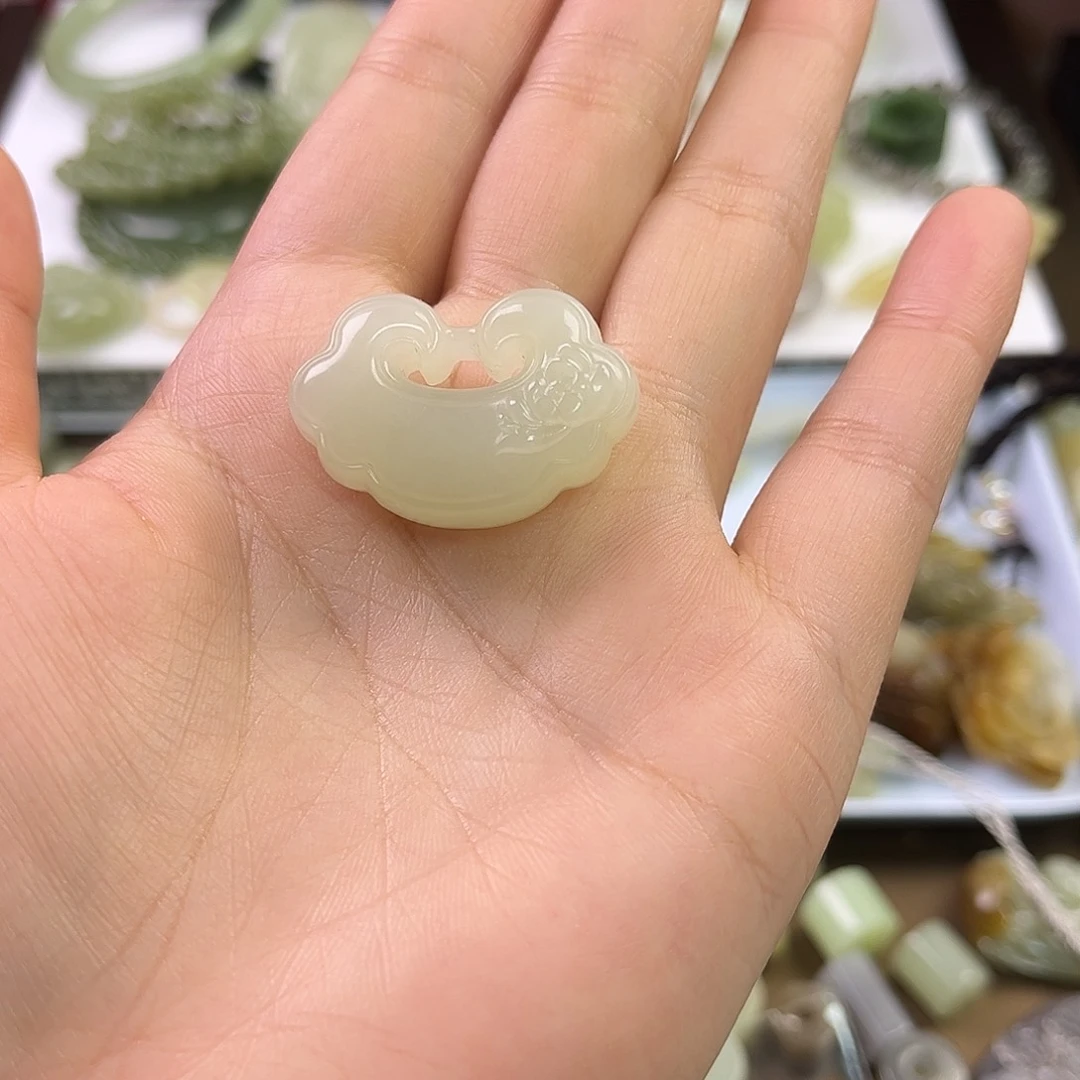 和田玉未镶嵌吊坠(赠链)?**?