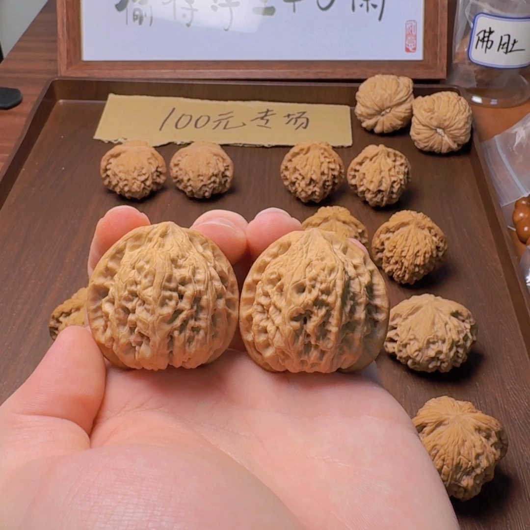 文玩核桃吊坠野牛