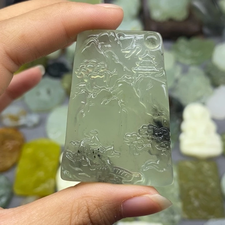 蛇纹石玉未镶嵌颈饰