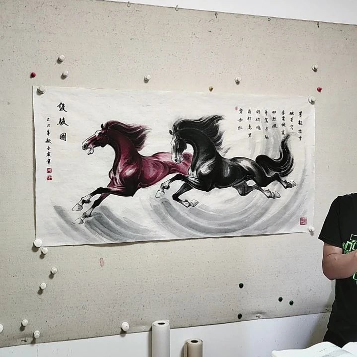 横款周士宸水墨写意奔马作品