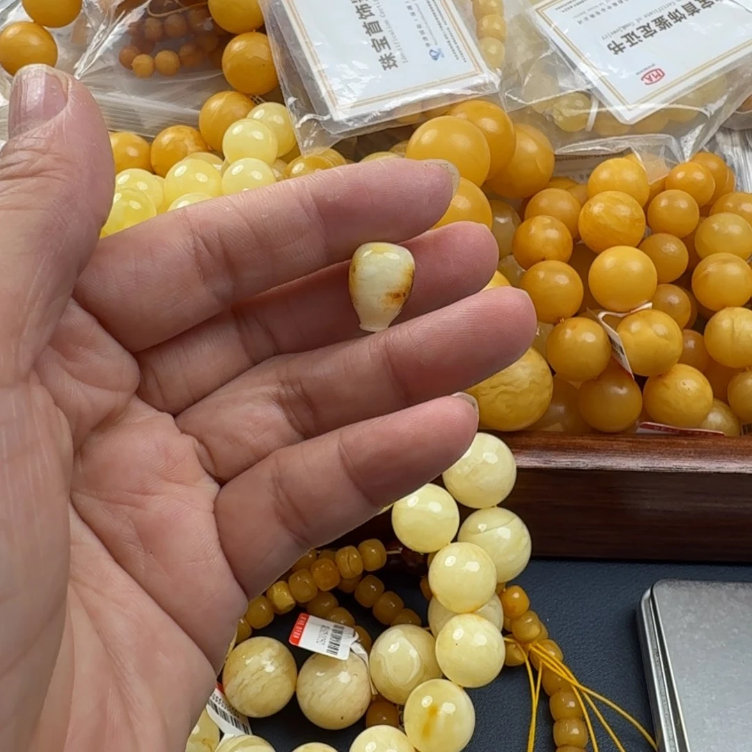 未镶嵌琥珀珠宝奇石