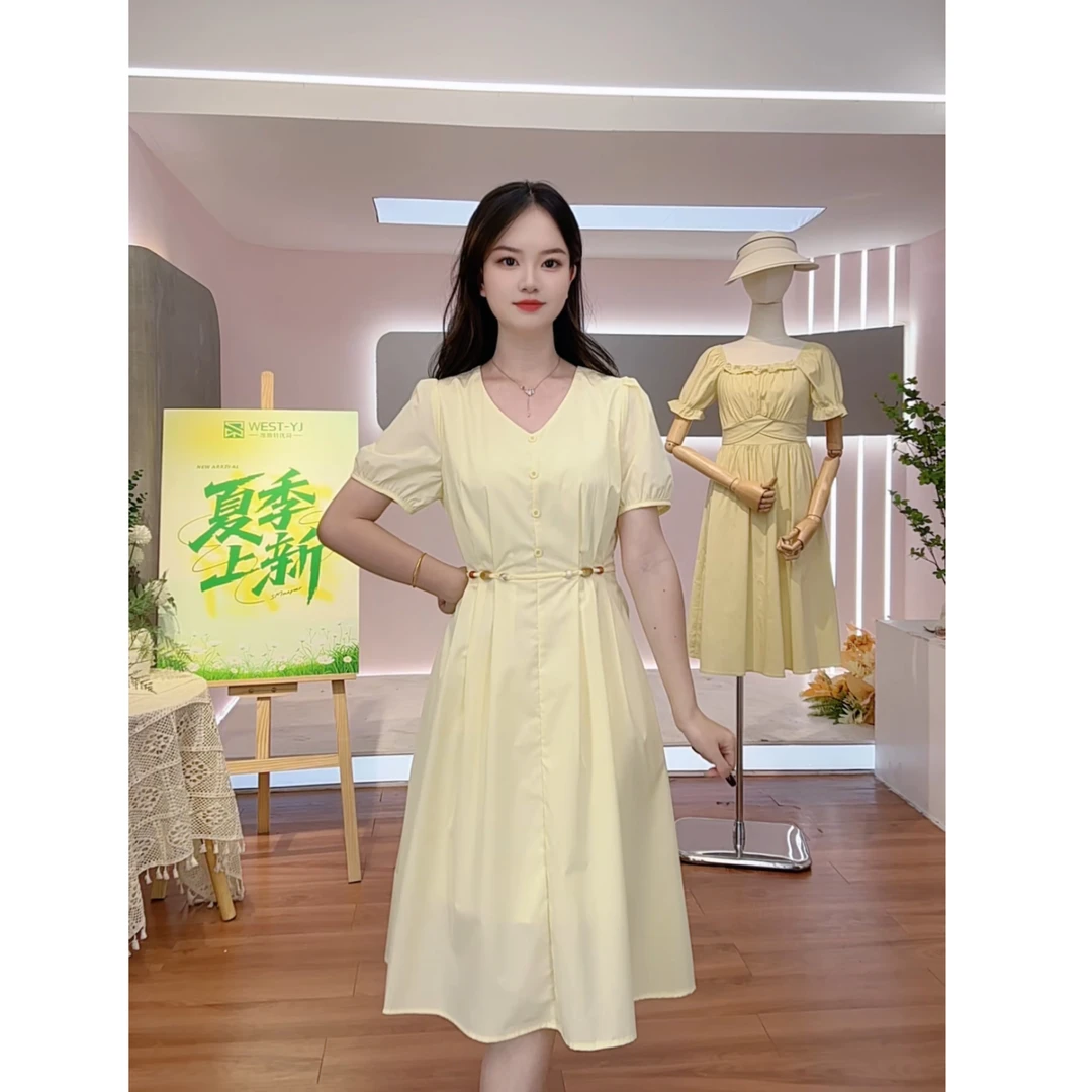 法式轻奢V领连衣裙泡泡袖设计感夏季方领气质简约优雅收腰