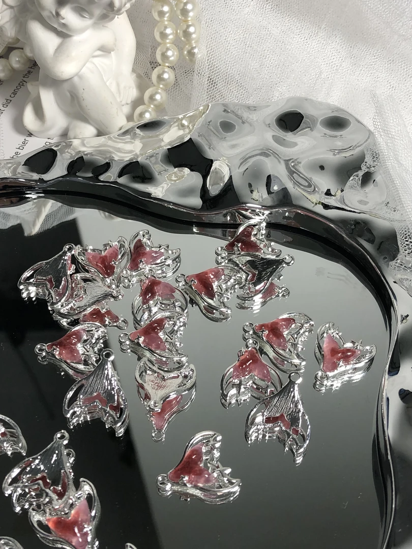 雨宝严选· DIY P383 全铜高保色银红色人鱼单吊环绕设计感吊坠